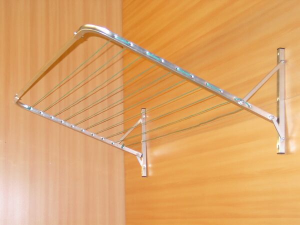 PYYKKITELINE, seinälle kääntyvä