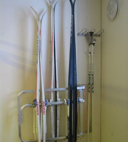 ST6 SUKSIEN SÄILYTYSTELINE