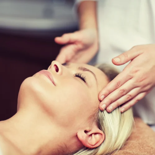 Rentouttava kasvohoito + päähieronta | Turku