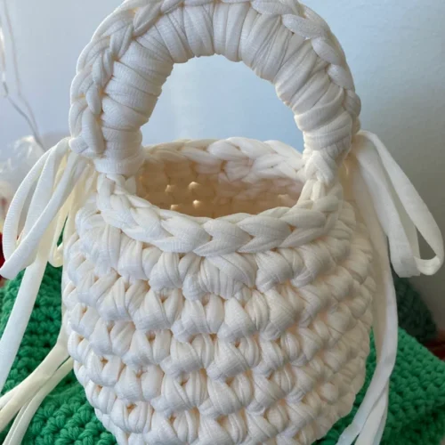 Käsintehty kori esim.häihin🤍